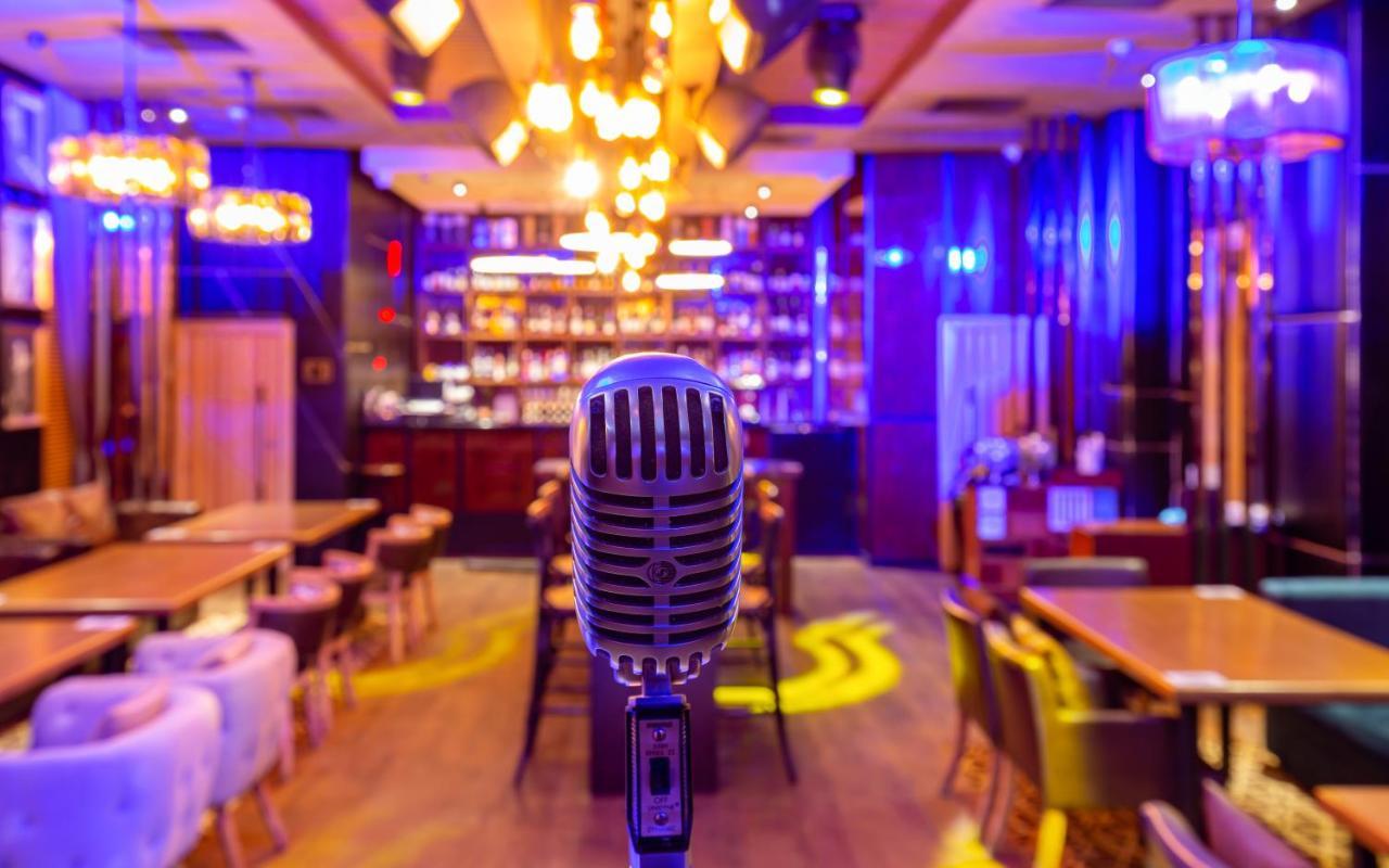 Rixos Borovoe Hotel Shchuchinsk Luaran gambar A microphone at a karaoke bar