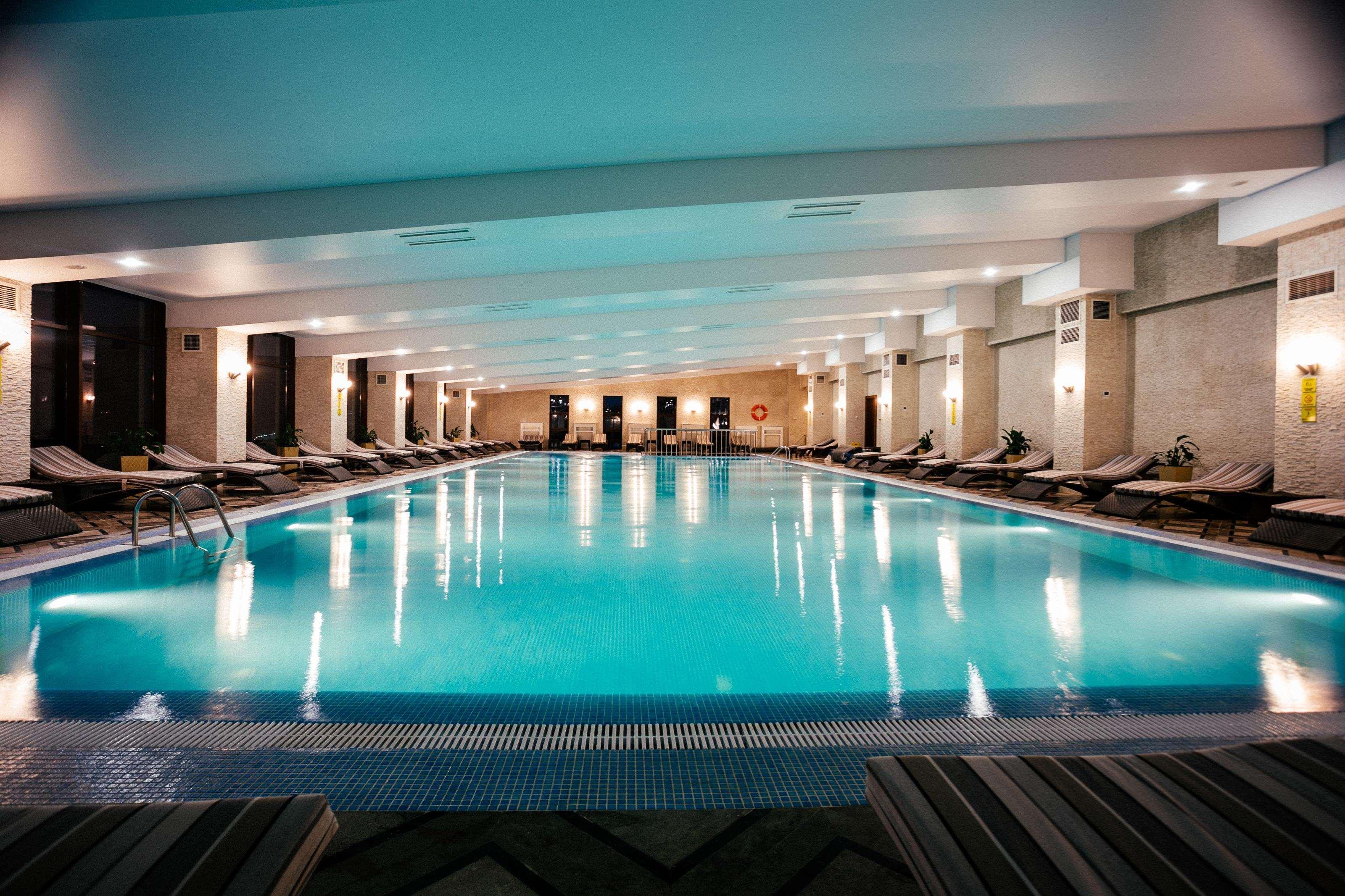 Rixos Borovoe Hotel Shchuchinsk Luaran gambar The pool at the Radisson Blu Hotel, Bucharest